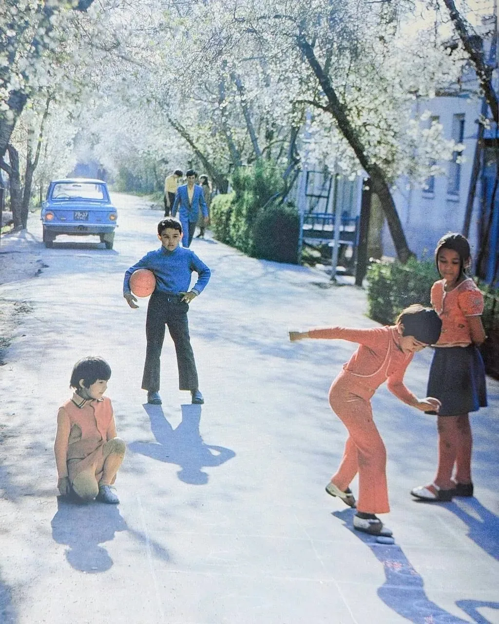 Дети играют на улице, Узбекская ССР, 1980-е годы.