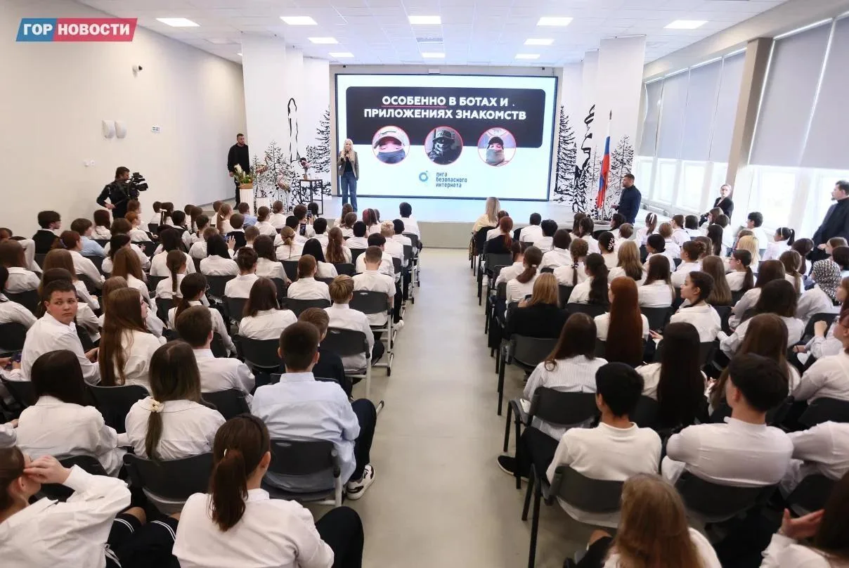 🏫  Екатерина Мизулина вчера  приехала в школу №78, где провела урок безопасного интернета