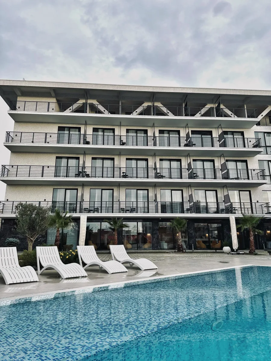 Отель RIVIERA HOTEL 4* в центре Сухума, всего 200 метров до моря и общественного песчан...