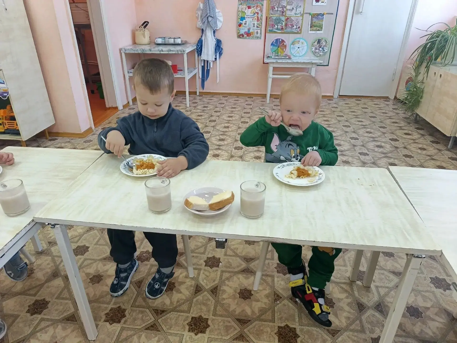 🍽 Питание в детском саду — это не просто еда, а важная часть заботы о здоровье ребёнка.
