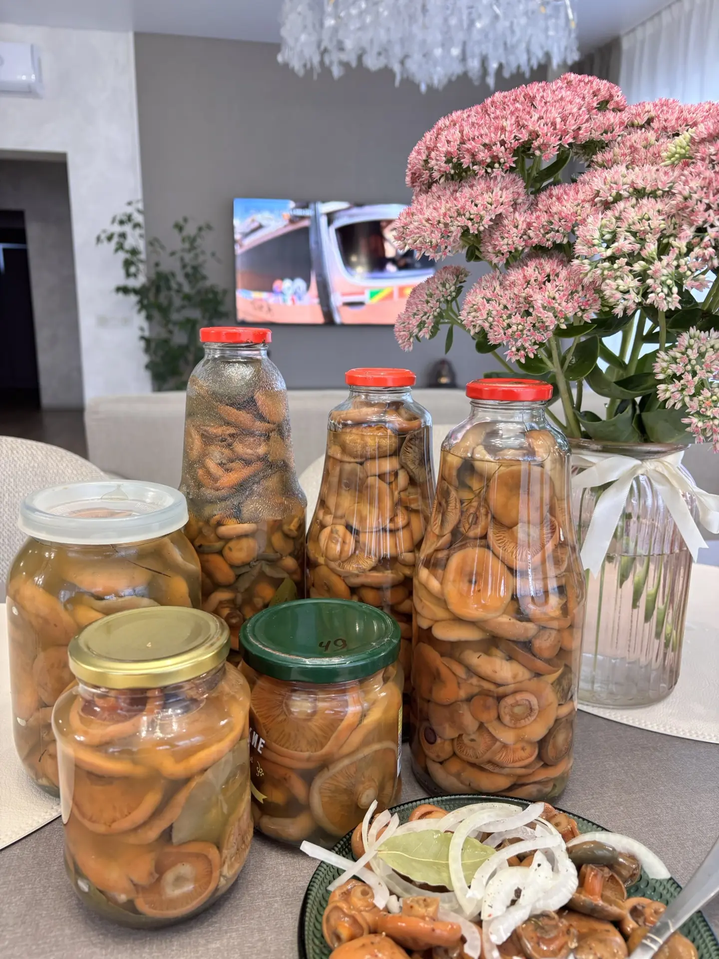 Маринованные рыжики в продаже,