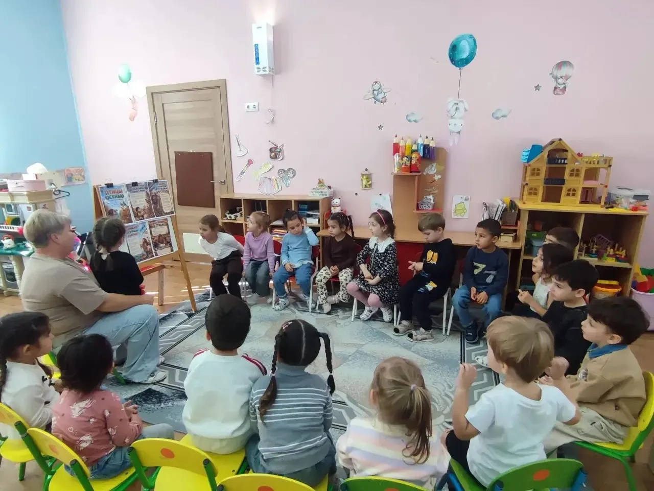 Сегодня на занятии мы с ребятами познакомились с миром перелётных птиц!