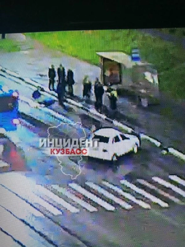 В Междуреченске насмерть сбили человека, сообщает читатель.