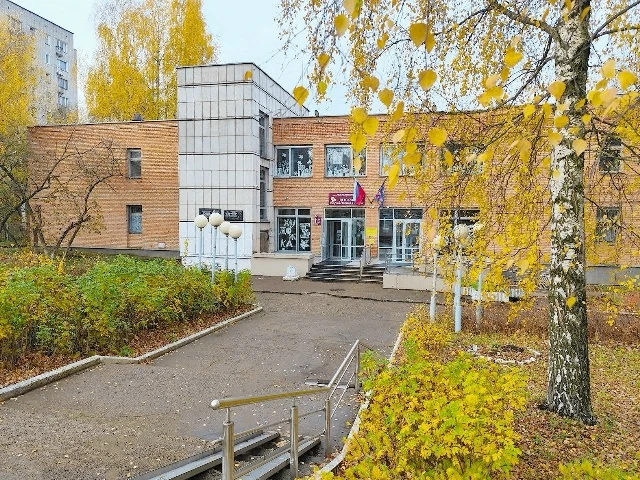 В детской художественной школе им. Л.Т. Брылина ремонтируют крышу