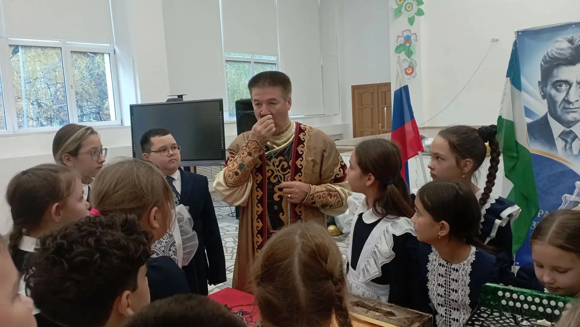 Лицейыбыҙҙа  ҡунаҡ: виртуоз ҡубыҙсы Миңдеғәфүр Зәйнетдинов