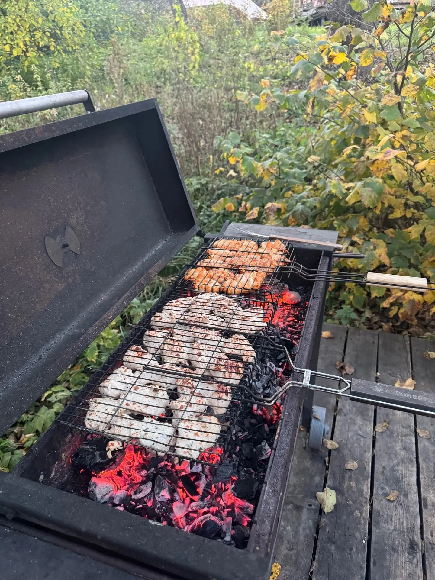 Целый день гуляли,  танцевали , медитировали.