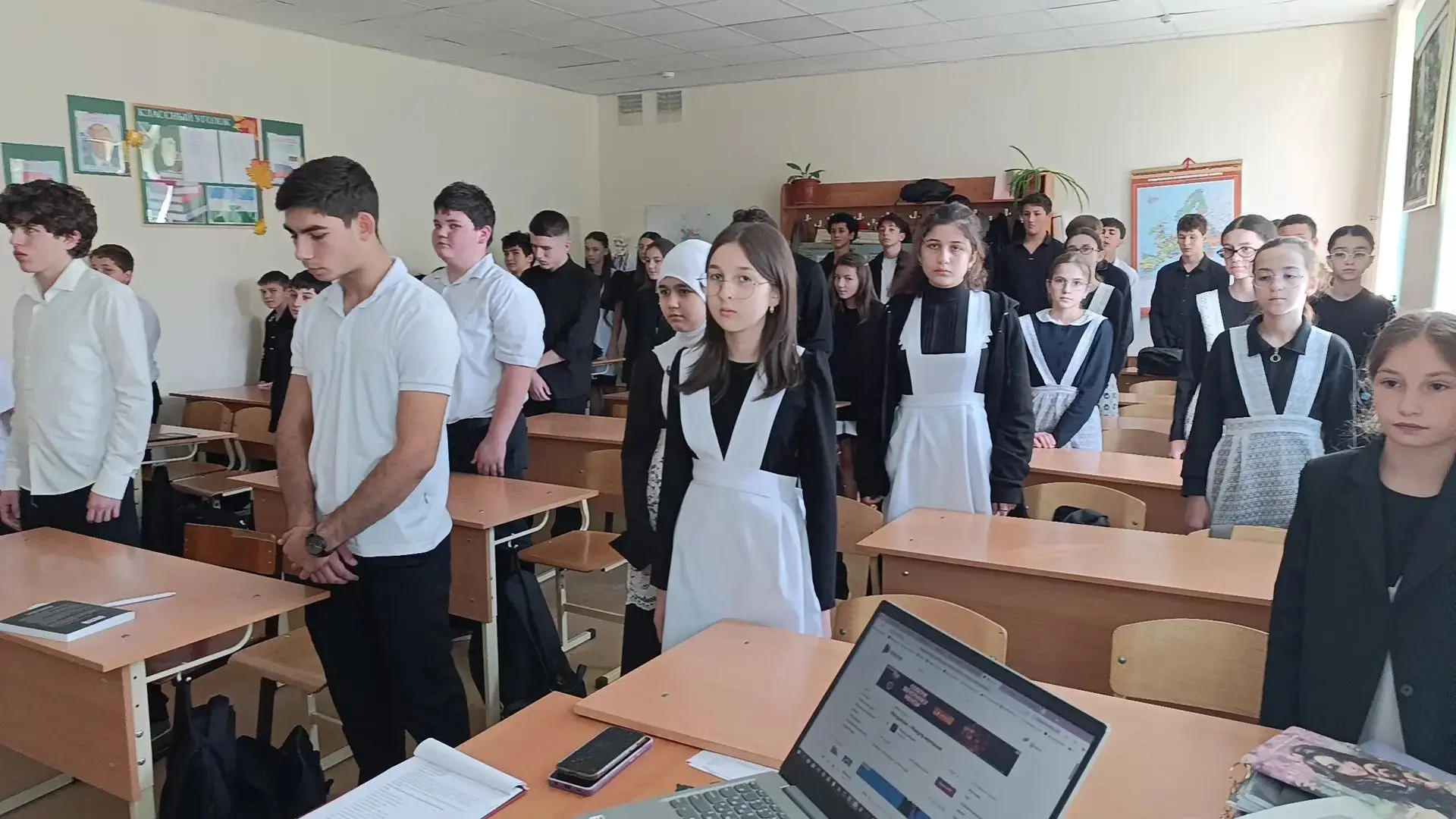 В  школе прошли классные часы и беседы, посвящённые трагическим событиям 13 октября 200...