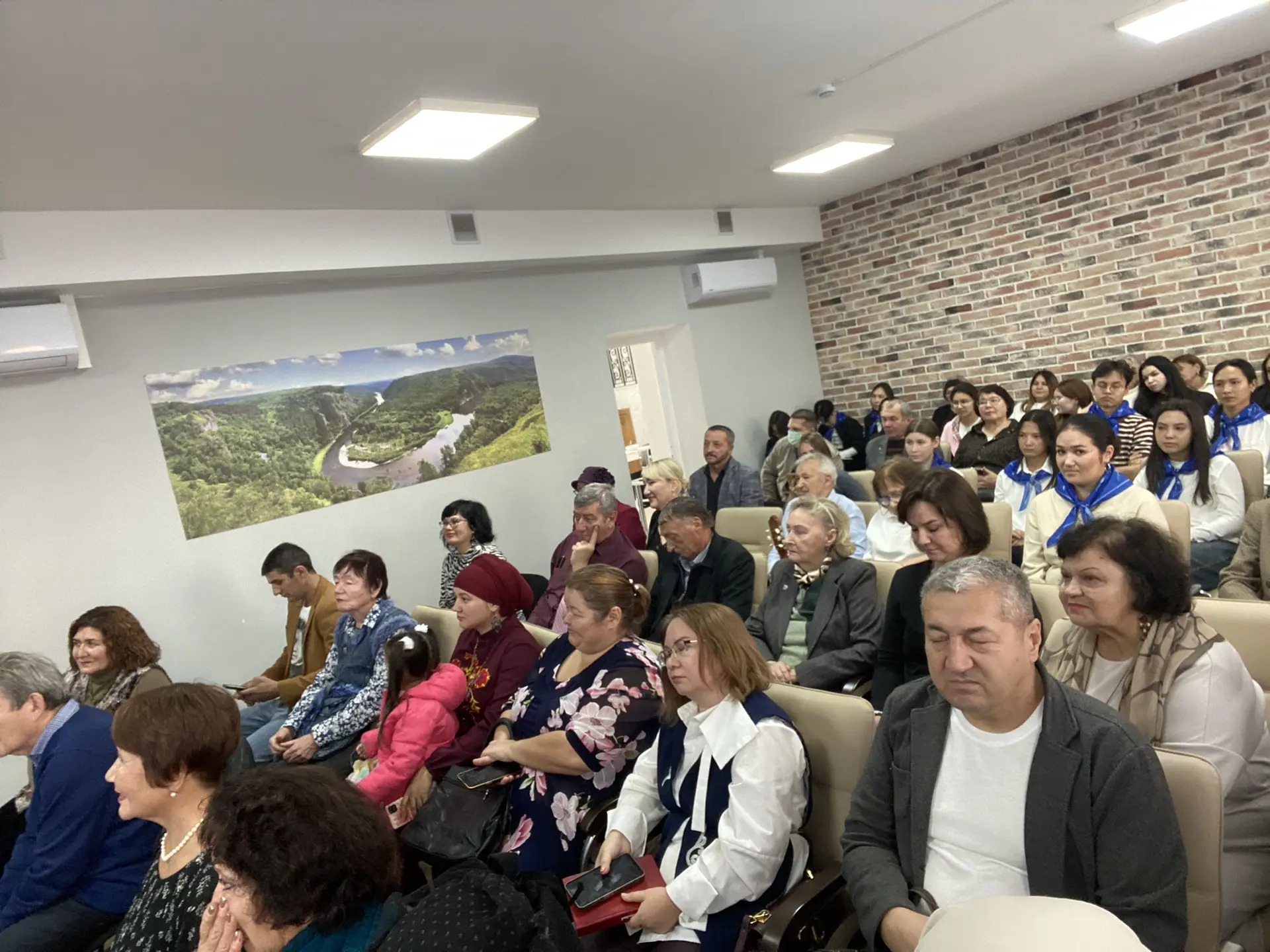 Башкортстан Язучылар берлегенең Яшь язучылар шурасы Республика көне уңаеннан "Бердәмлек...