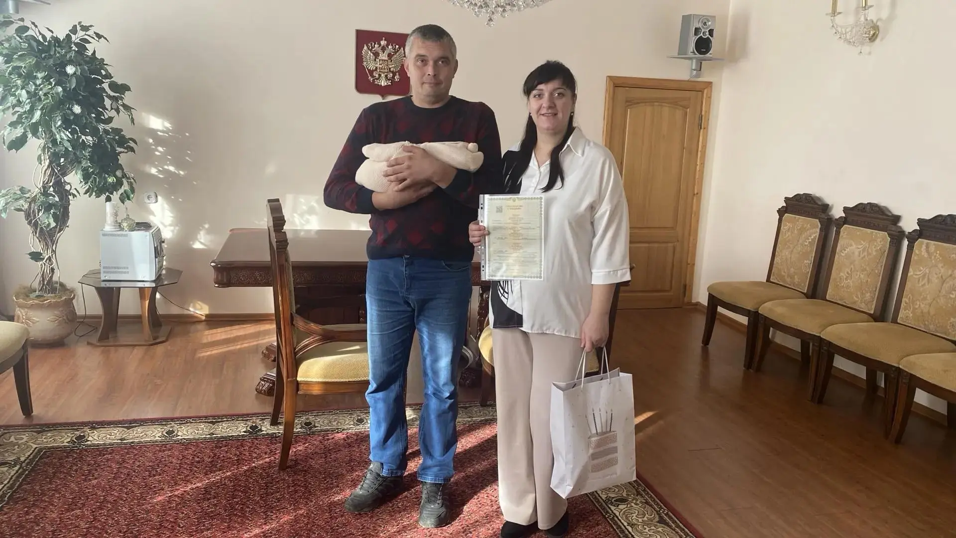 👶В семье жителей Холм-Жирковского района, Сергея и Яны Тихомировых — настоящее счастье...