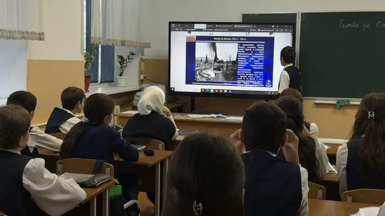 В 7 «Б» классе прошёл Урок мужества, посвящённый Битве за Кавказ. Ребята узнали о герои...