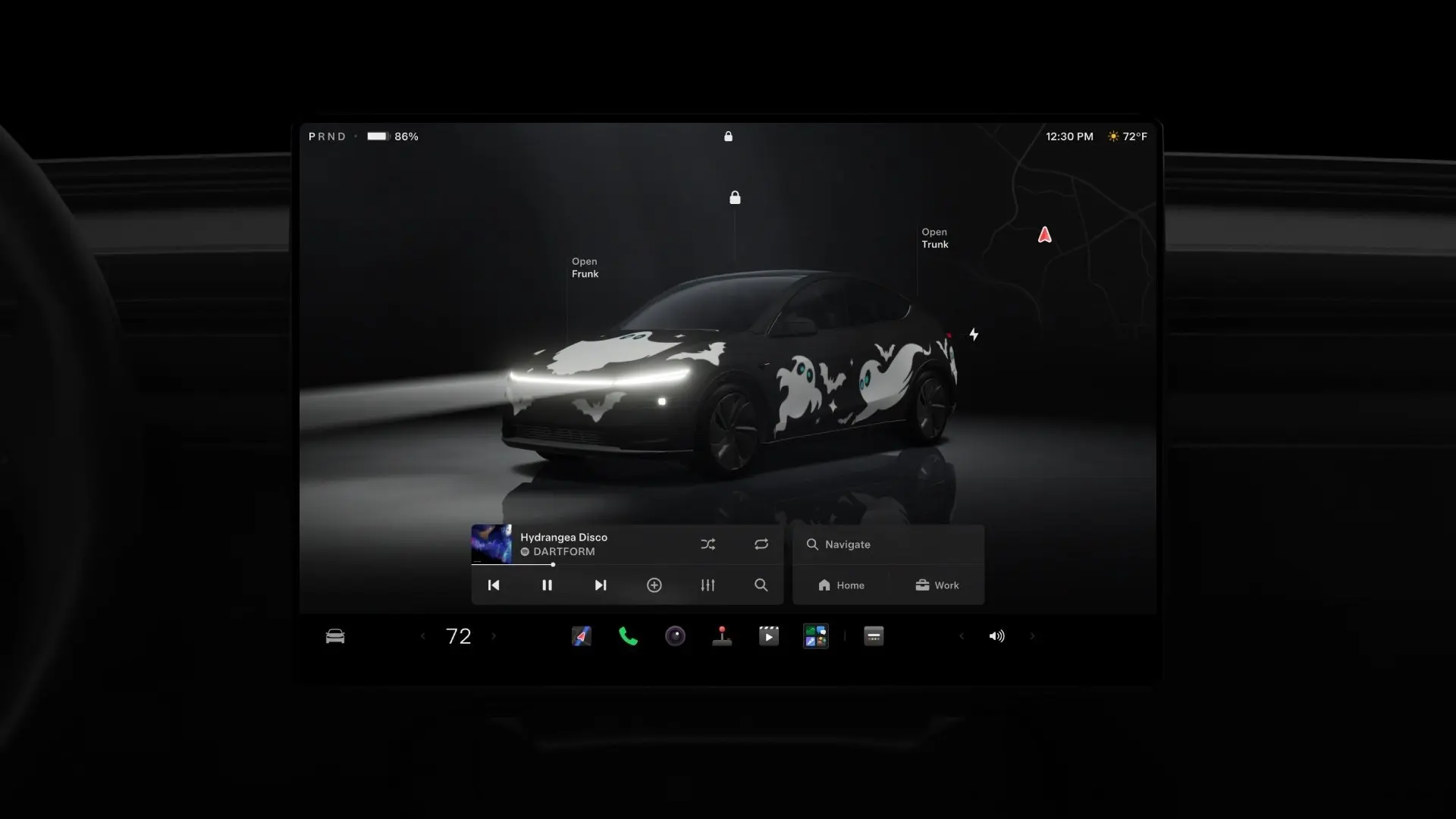 Илон Маск превратил свои электрокары в дома с привидениями — Tesla начала раскатывать х...