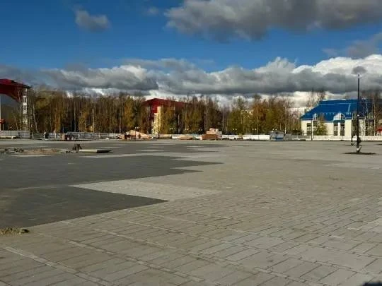 🌳 В Нефтеюганске завершается благоустройство площади «Юбилейная»