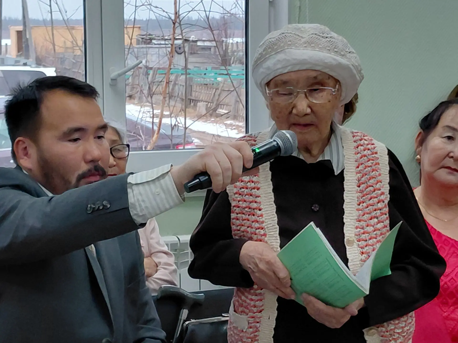 Ксения Илларионовна районо сэбиэдиссэйинэн үлэлээбит сылларын билигин 96 саастаах Тимоф...