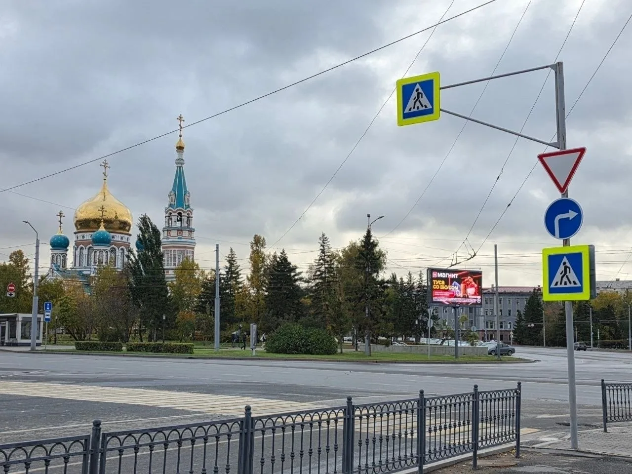 🛑 На Соборной площади в Омске вместо «Уступи дорогу» установят знак «Стоп»