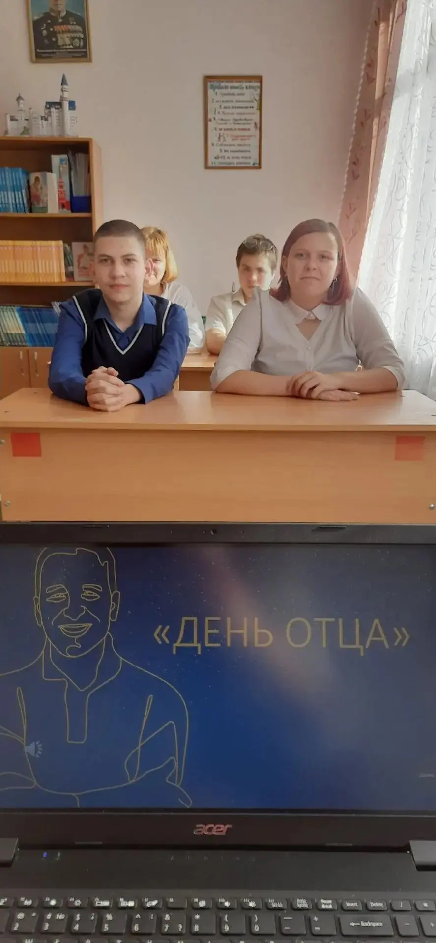 Сегодня у 8 "А" класса был проведен классный час, приуроченный ко Дню отца.На тему:"Как...
