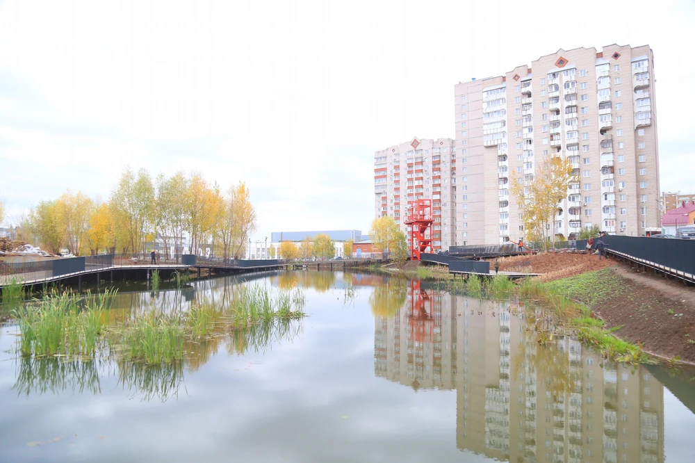 В «Ива-парке» в Ижевске высаживают клены, рябины и яблони.