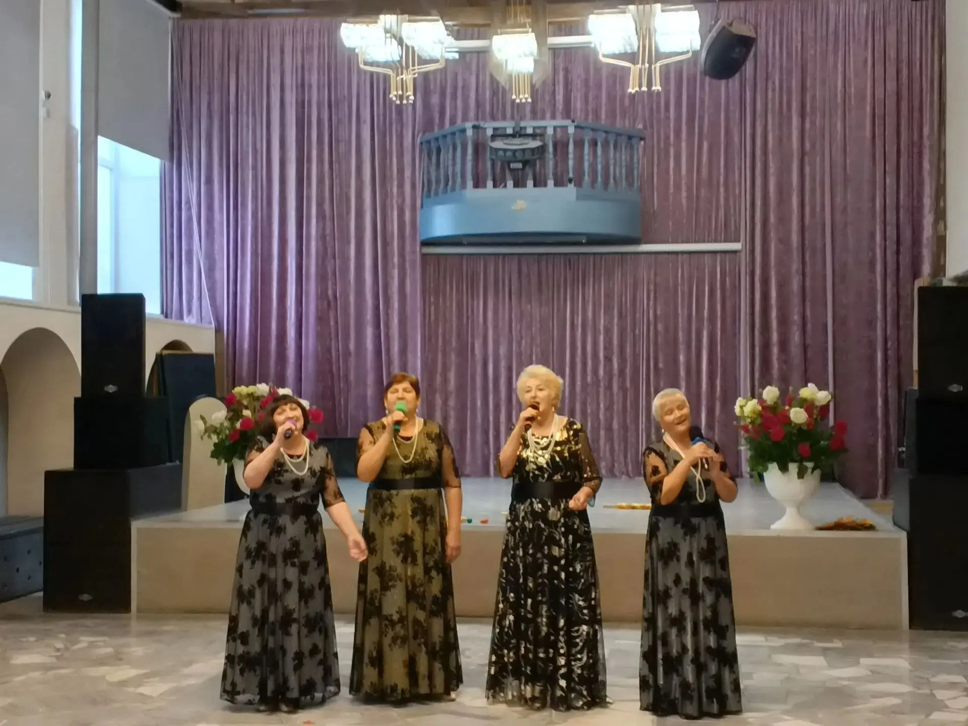 🎶 «Рябиновые бусы» на «Танцевальной среде»!