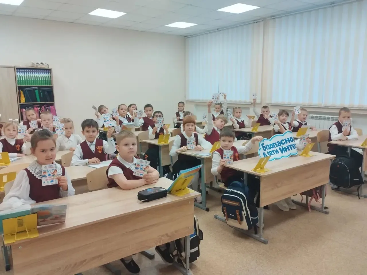 🗓️ 12 октября в нашей школе началась новая учебная неделя. По традиции утро понедельни...
