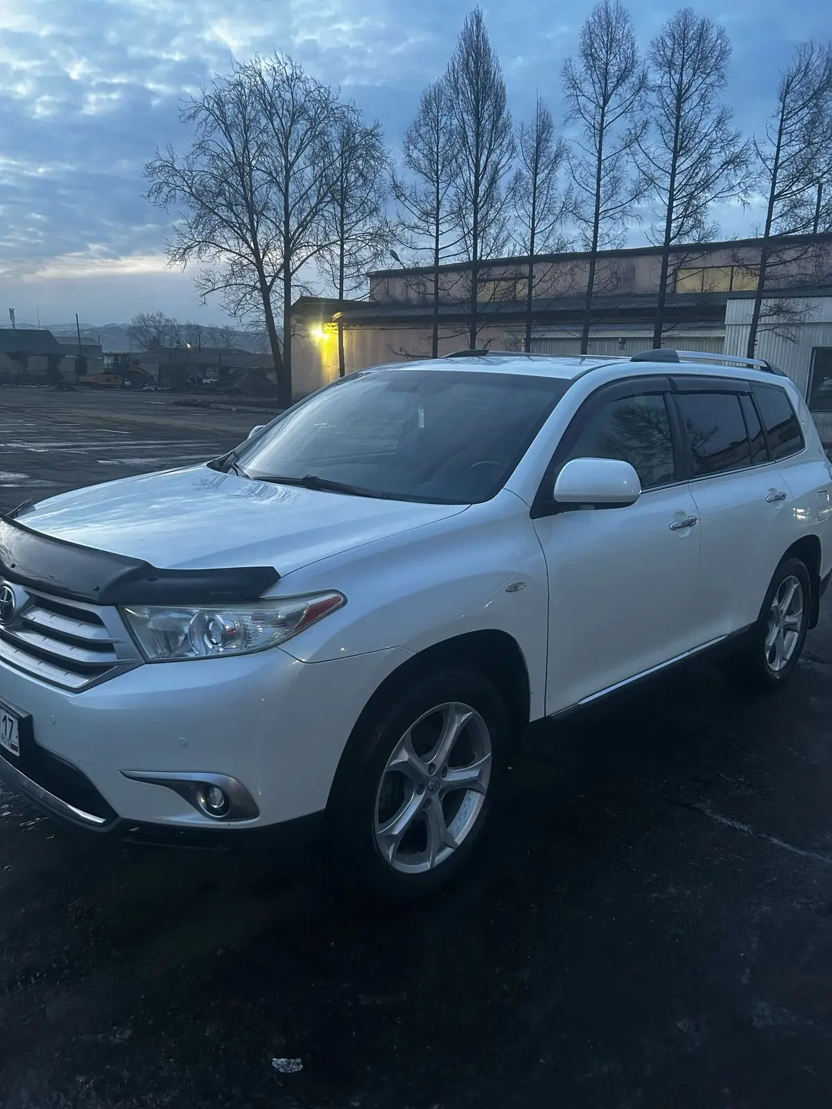Продам  Toyota Highlander 2013 года, 3,5 АКПП, комплектация Люкс, 7 мест, кожаный салон...