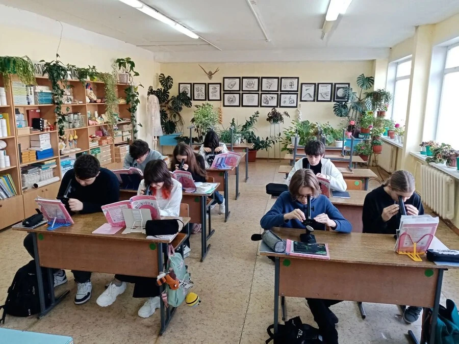 📸 От пробирки до открытия: как школьники Пристанционной школы становятся настоящими ис...