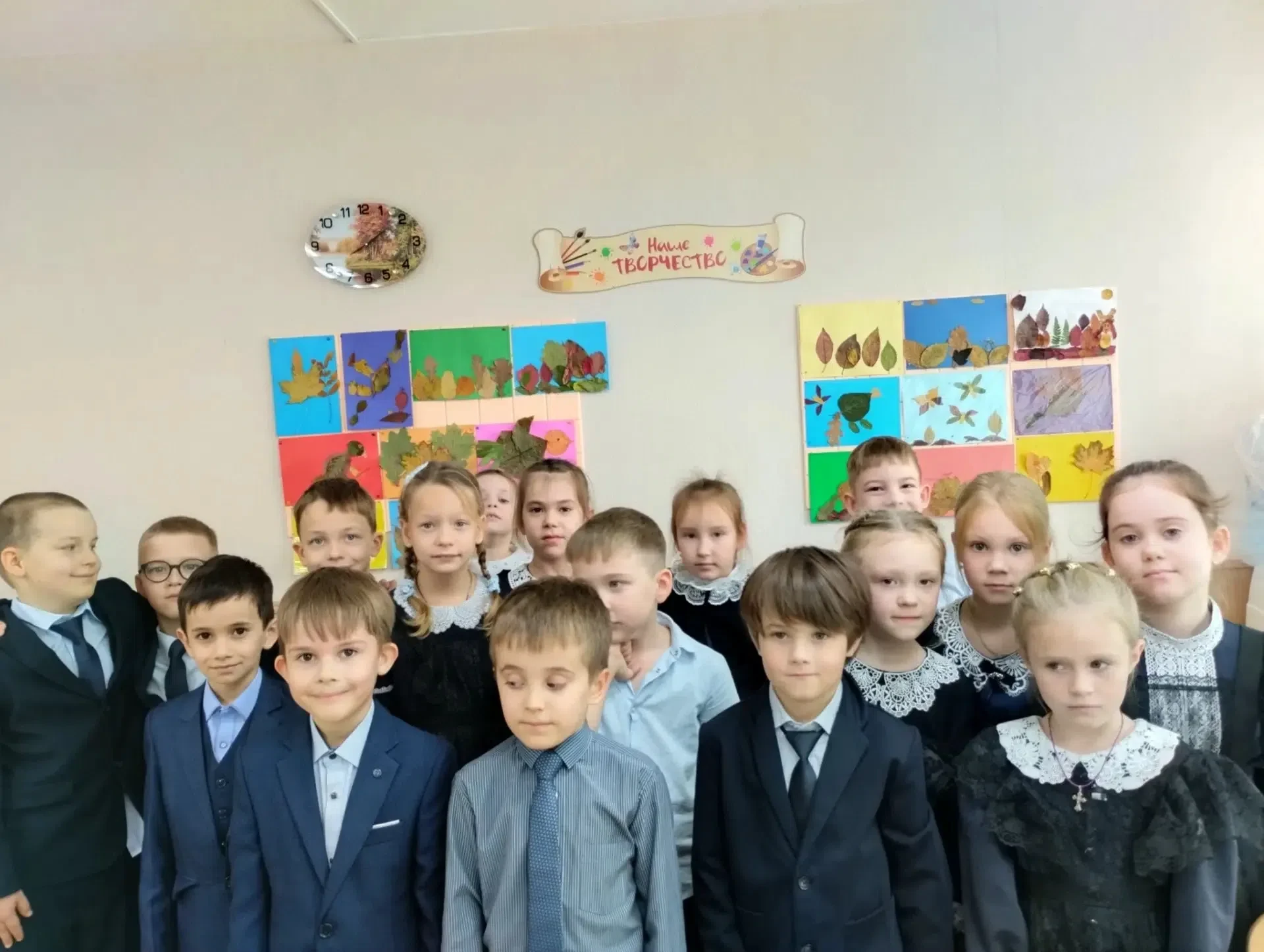 Осенью листья становятся настоящими волшебниками в руках умельцев.  Каждый листочек в р...