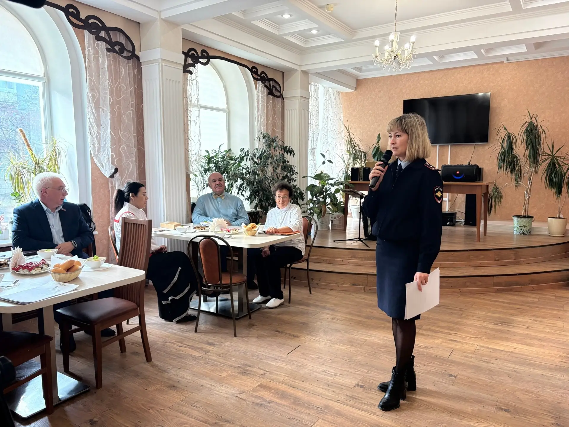 ✅Полицейские Трехгорного продолжают акцию «День против мошенников»