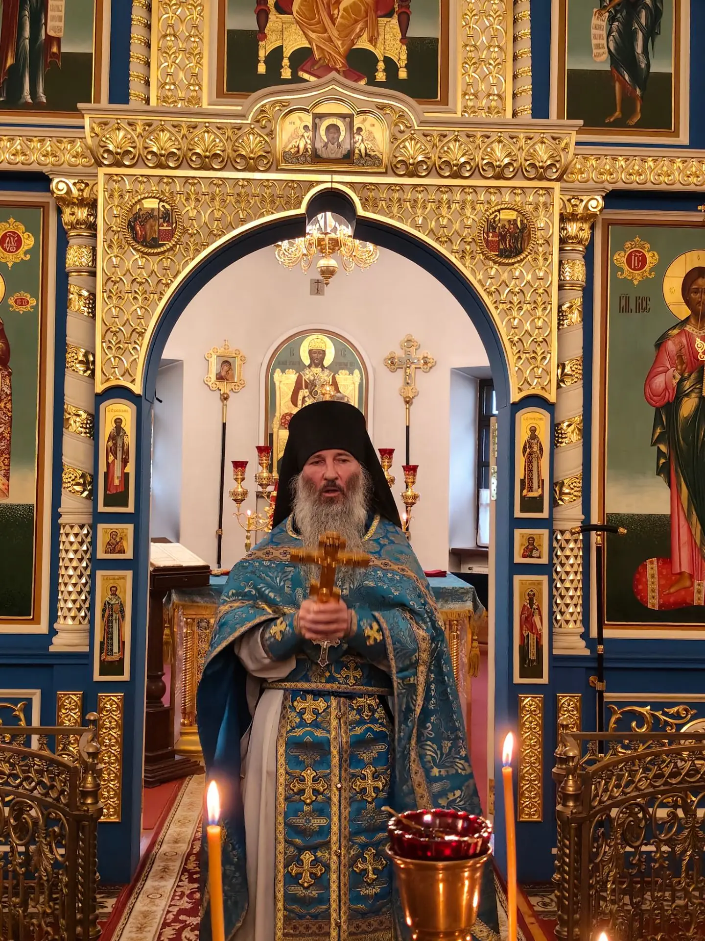 По окончании богослужения братия монастыря в священном сане, благотворители и прихожане...