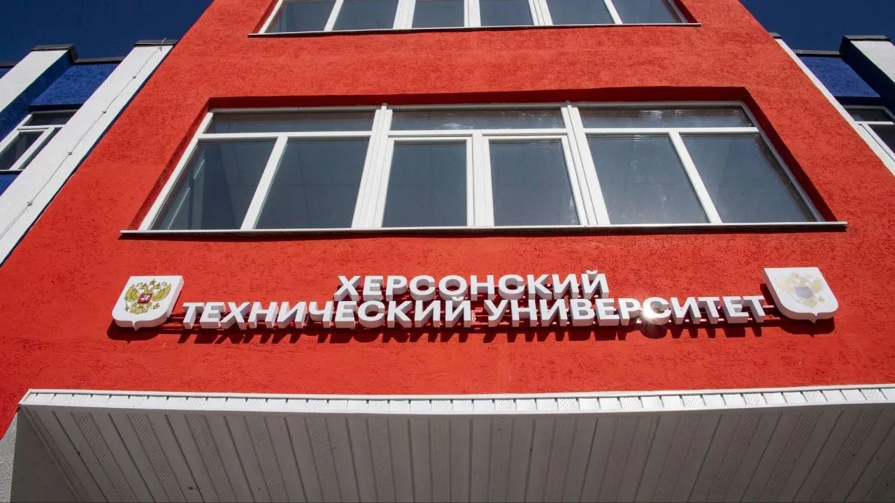 🔵 Трое студентов ХТУ получили стипендии Президента и Правительства России.