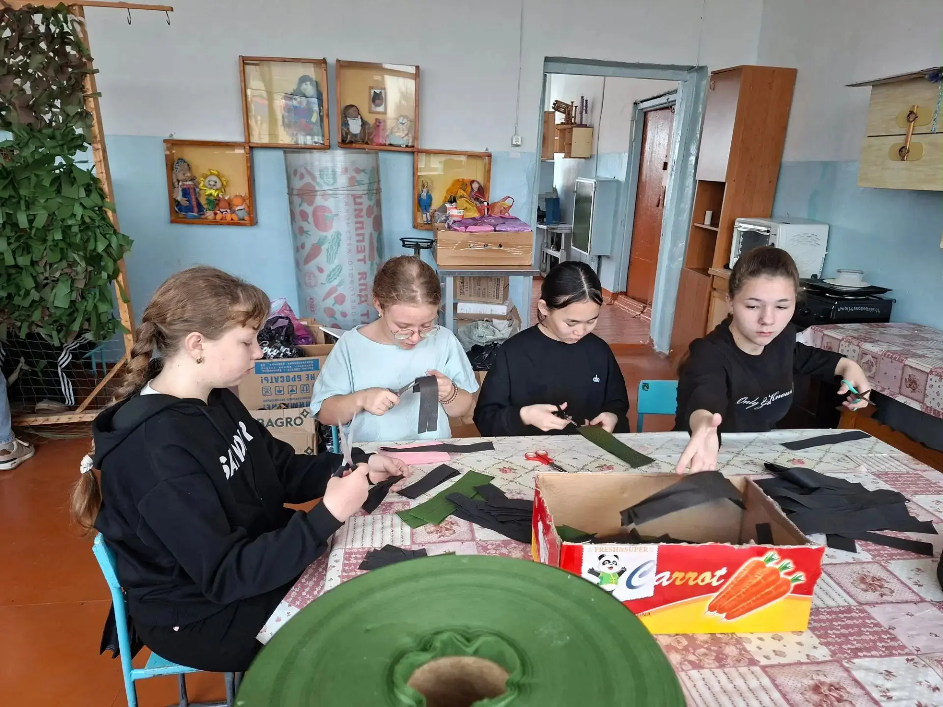 «Лучики добра» в действии: как школьный волонтёрский отряд помогает участникам СВО