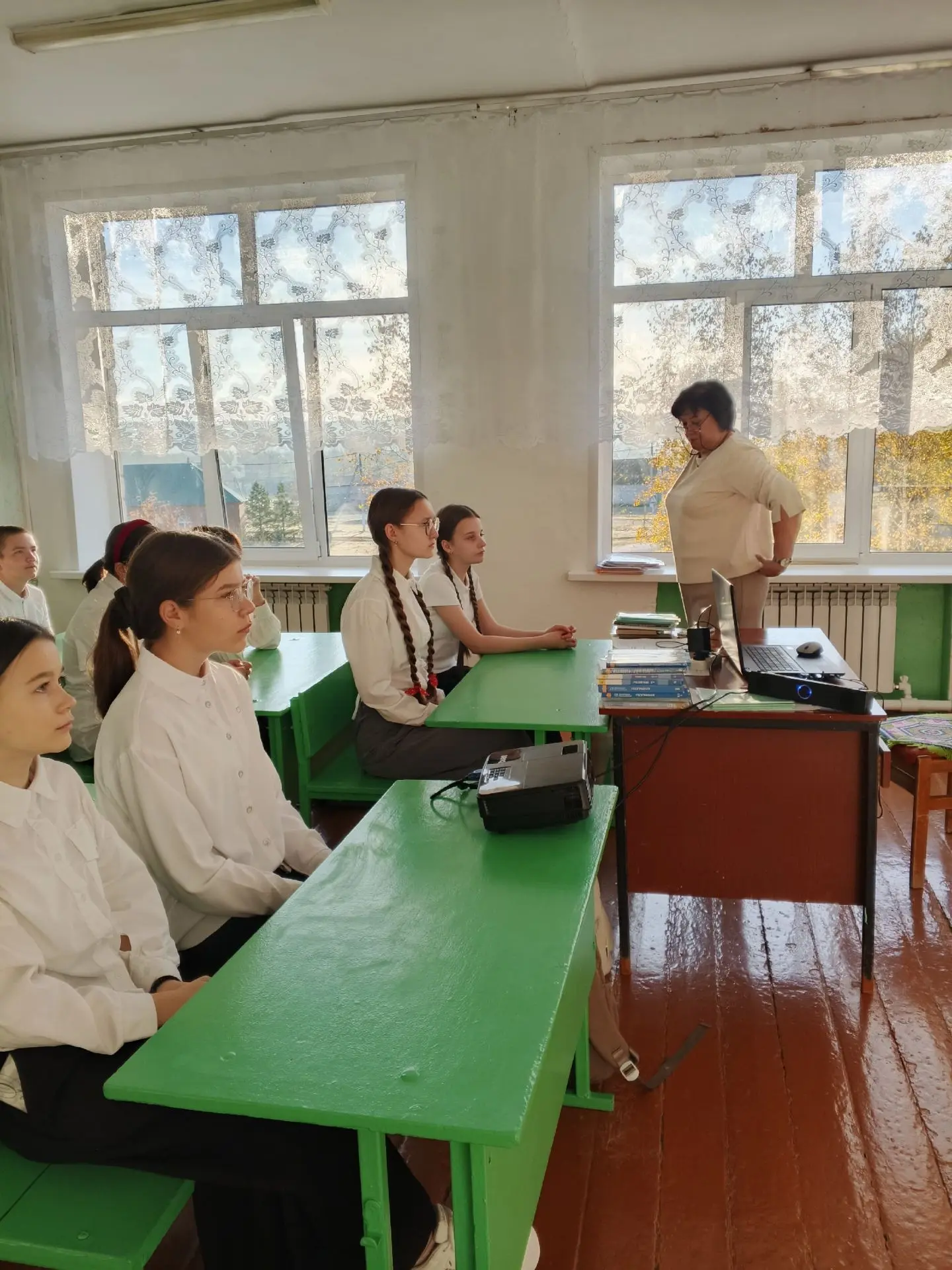 12 октября 2026 года в "Чеганлинская СОШ" прошли занятия «Разговоры о важном» была «Без...