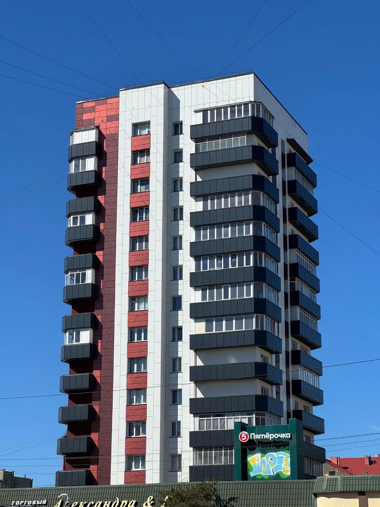 Так теперь выглядит высотка на Фрунзе, 73-75 в Калининграде.