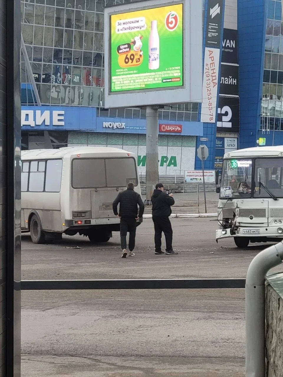 Сегодня утром в районе вокзала произошло ДТП с участием двух автобусов.