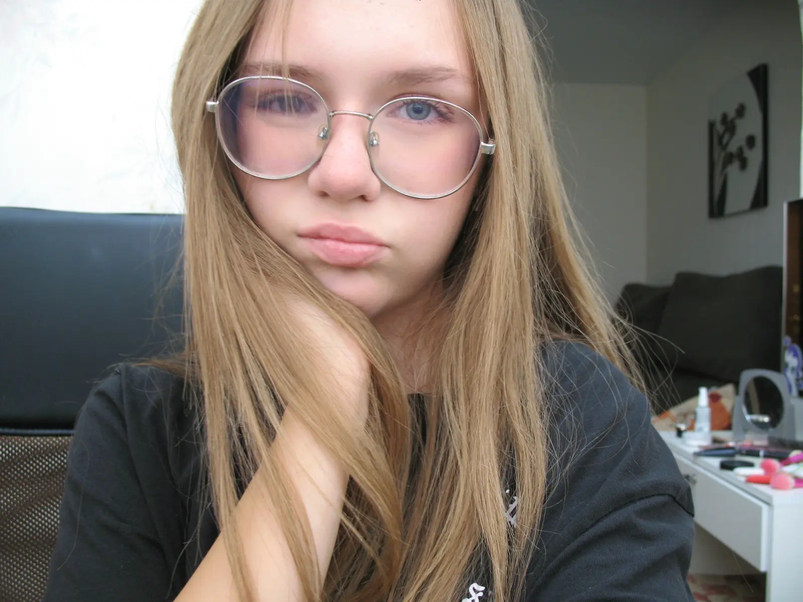 👧 wooff, 18