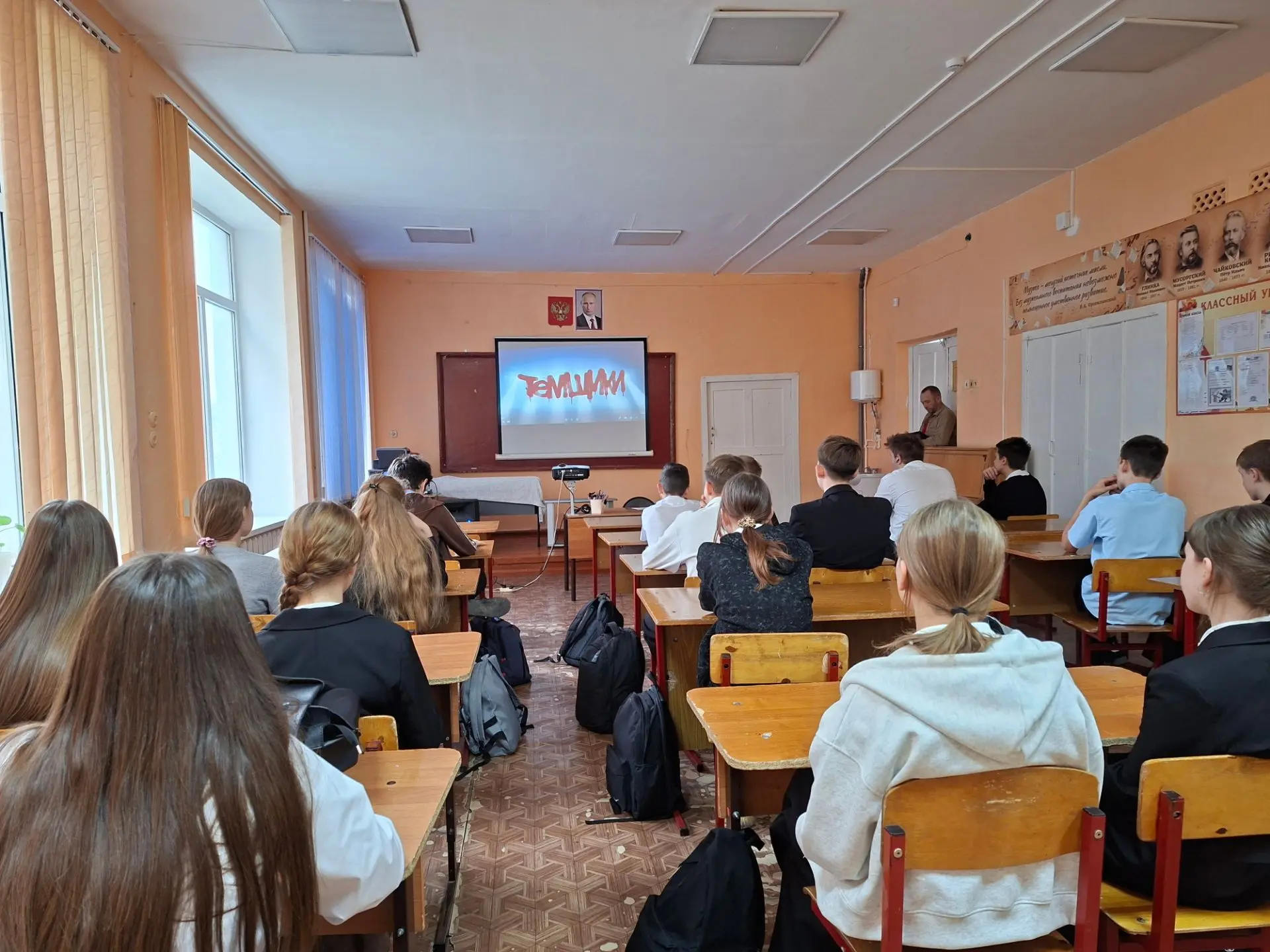 🚫 Осторожно, дропперы! Урок финансовой безопасности для 8–9 классов