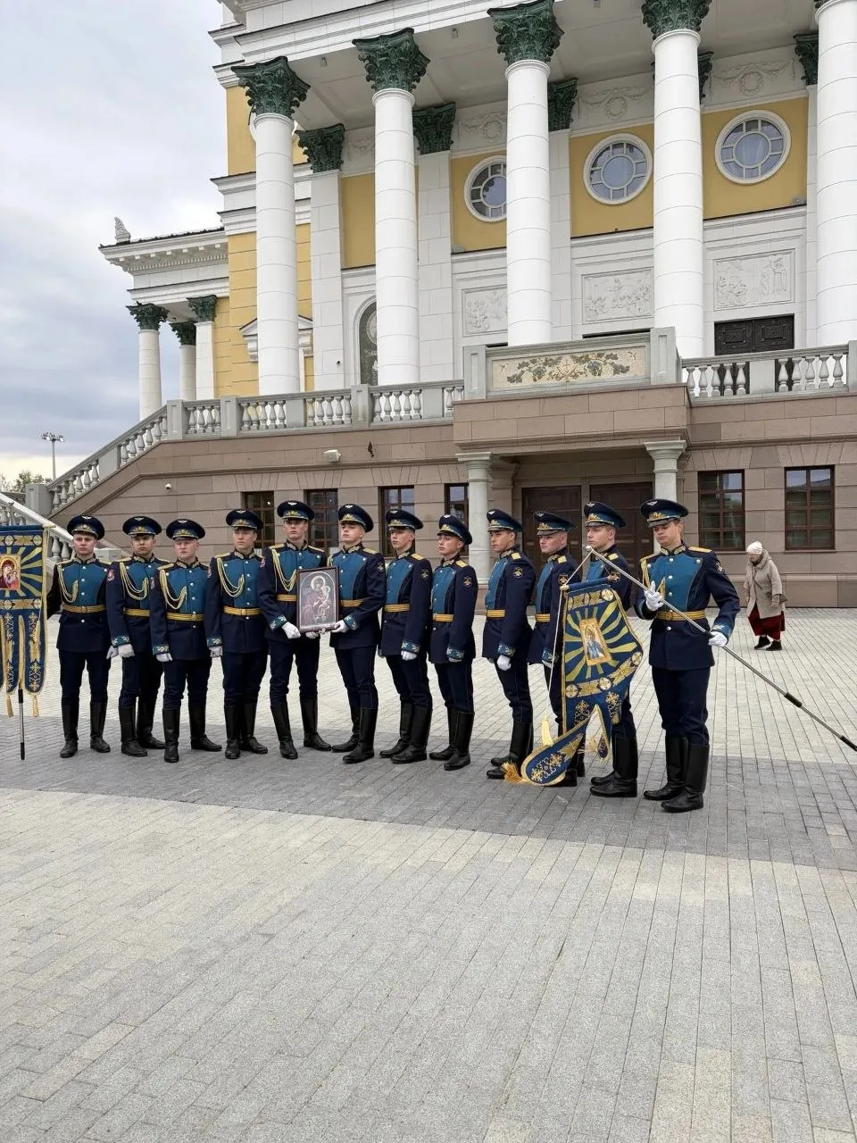 Сегодня прошёл крёстный ход. Наша подписчица Татьяна поделилась кадрами.