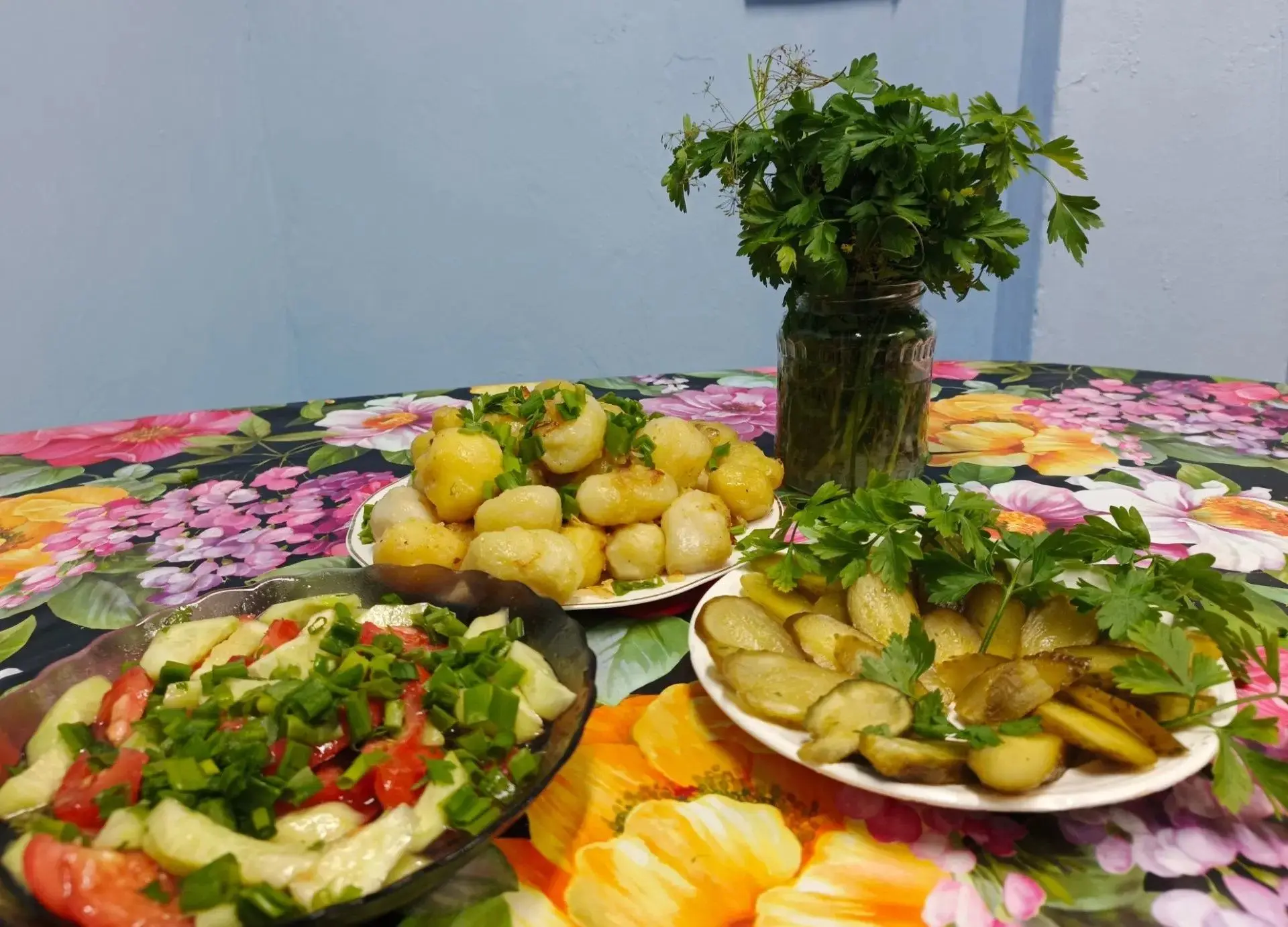 🍽️ Картошка с солёными огурцами: праздник вкуса и ароматов! 🍽️✨ Представьте себе блюд...