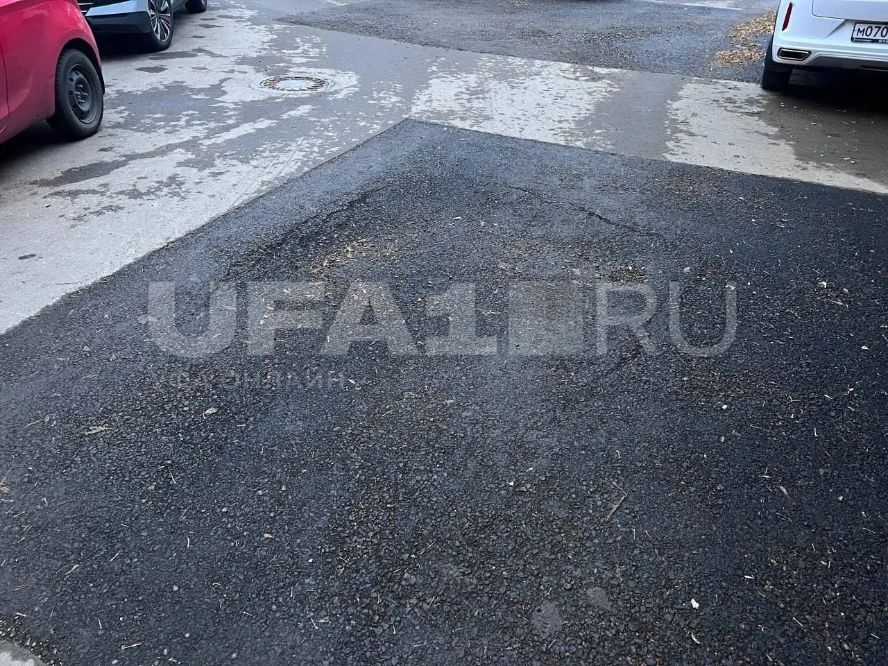 Во дворе на улице Зорге в Уфе просел новый асфальт