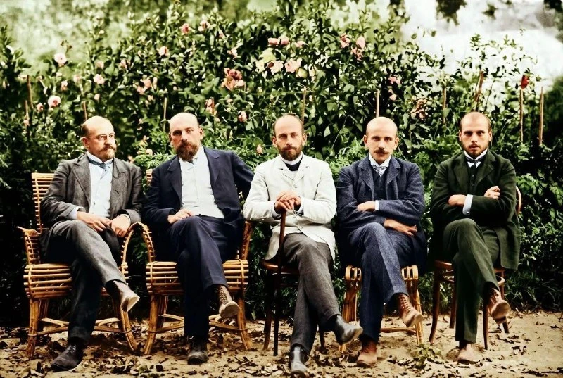 🏛️ Пять сыновей Льва Толстого на снимке 1904 года