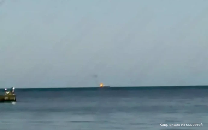 В Черном море российские войска поразили сухогруз, доставлявший военные грузы ВСУ, сооб...