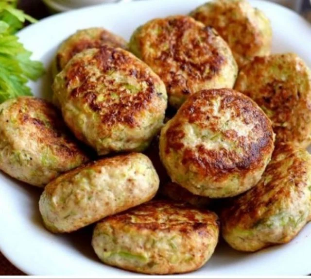 Ну всё, поужинали! 🍽️ на ужин куриные котлетки и на гарнир гречка. Теперь по плану — п...