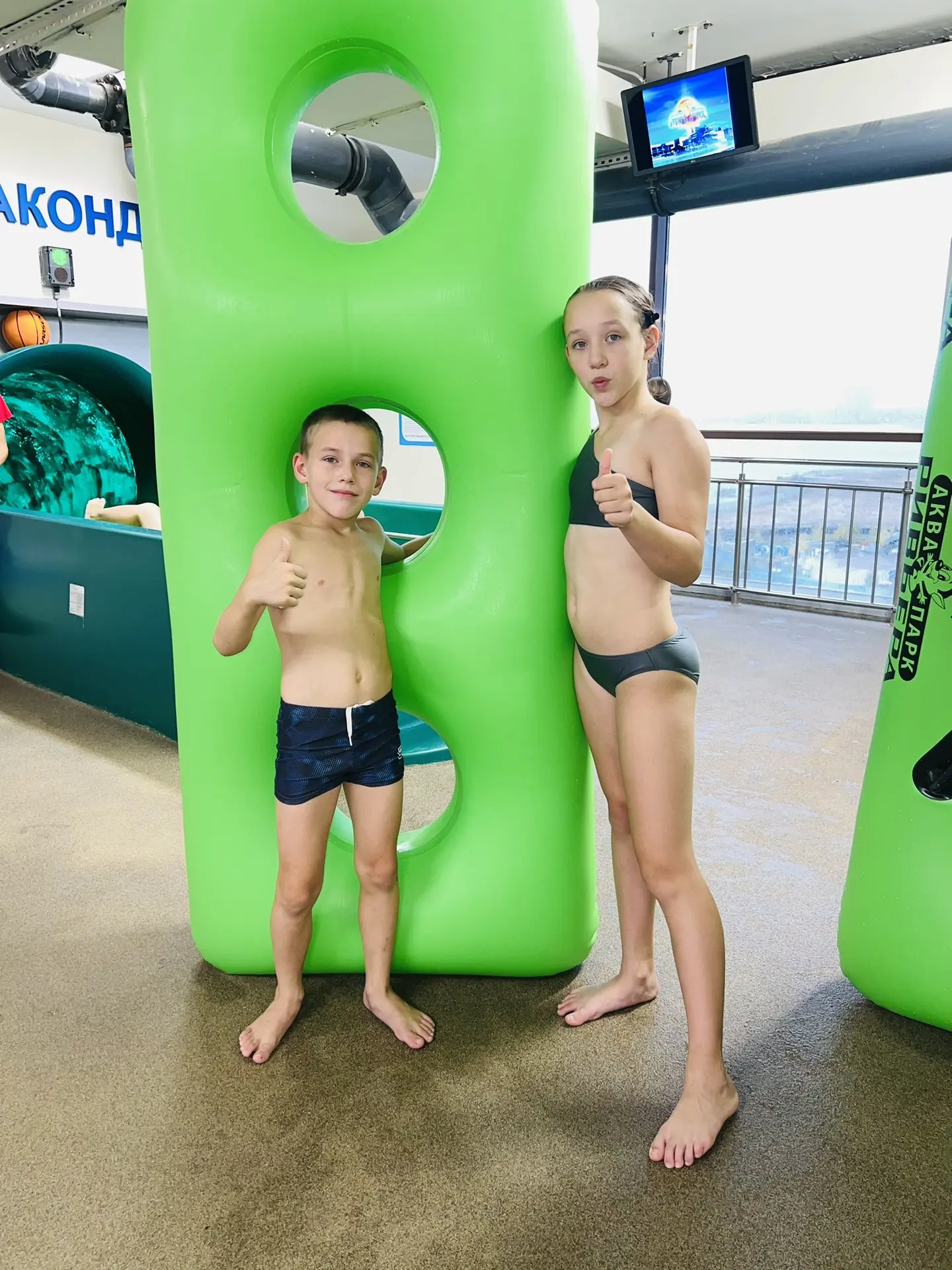 Дарина и Гордей в аквапарке!🤩