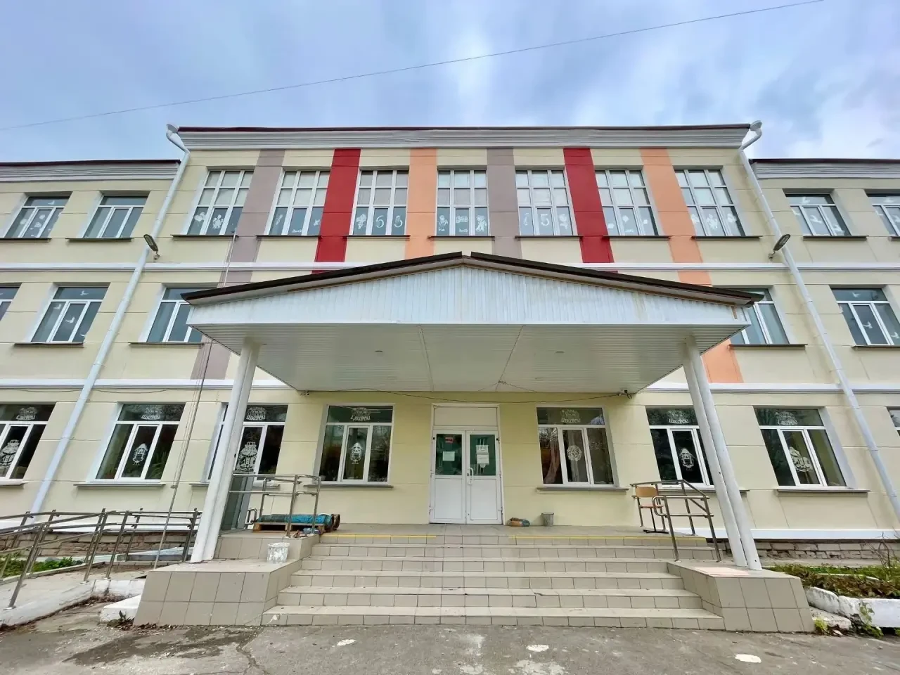 В Железногорске продолжается капремонт школы №98 с опережением графика