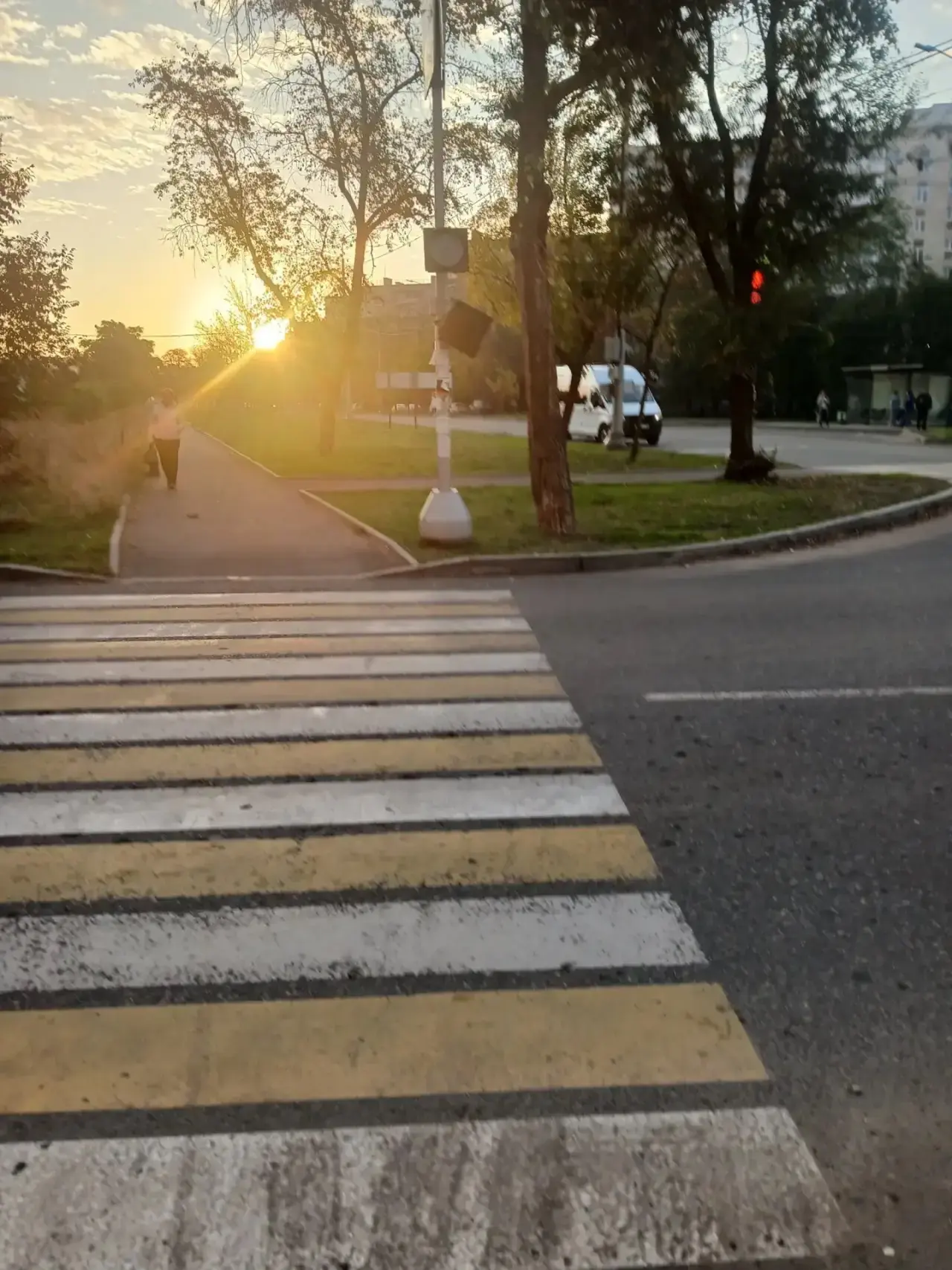 7 октября ночью на 9-й авиадивизии два светофора одновременно разбили 🚦
