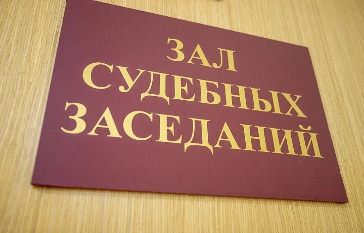 Суворовский межрайонный суд удовлетворил иск местной жительницы к соседу, запретив скла...