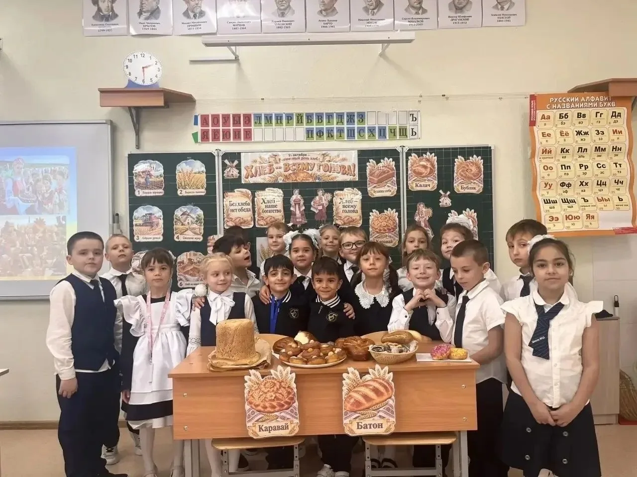 Классный час ко Дню хлеба в Михайловске: «золотая нива» в 1 «В» https://stav-geo.ru/new...
