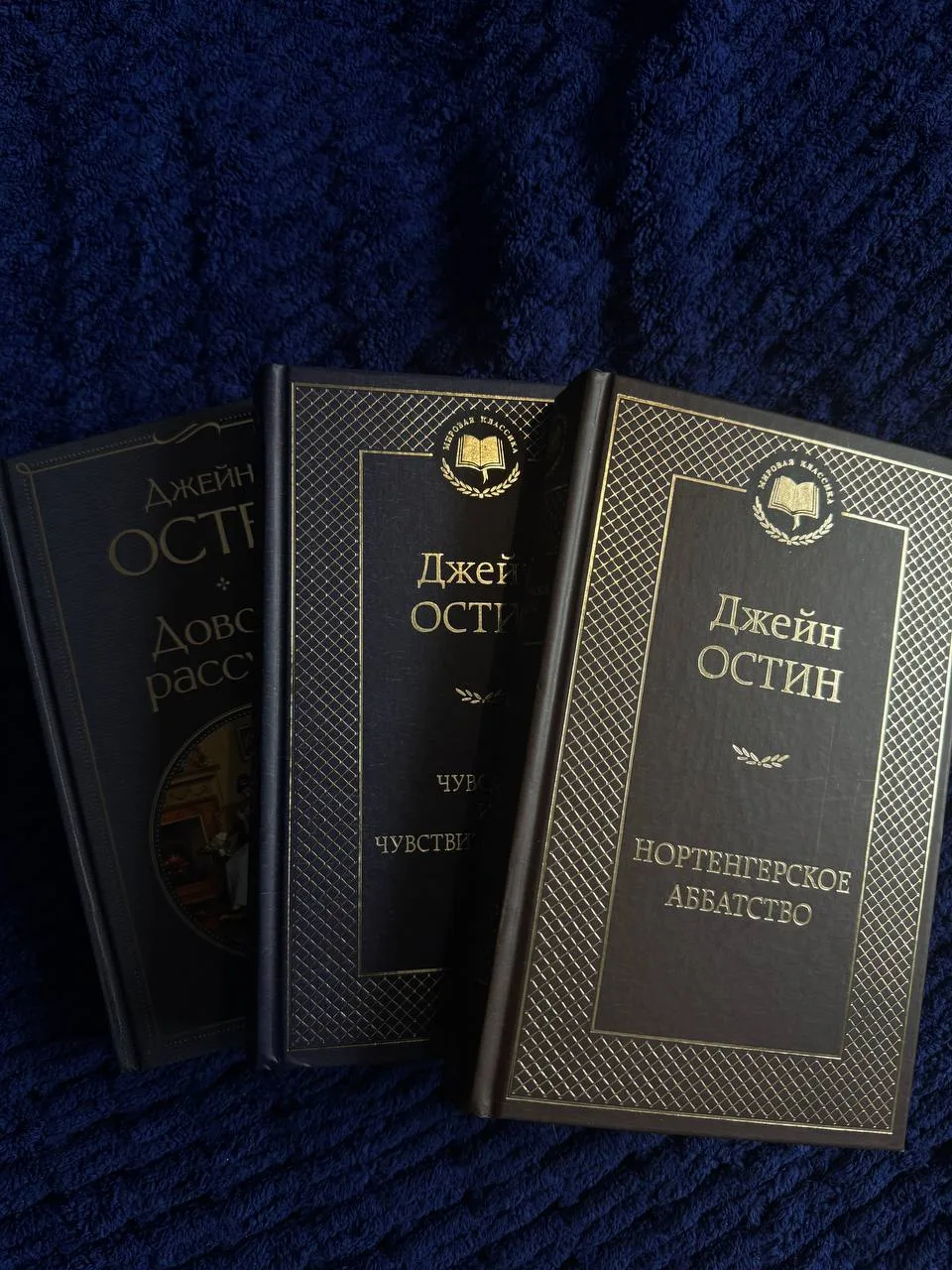 Осень — время уютных вечером и горячего чая с книжкой 📖 🌟