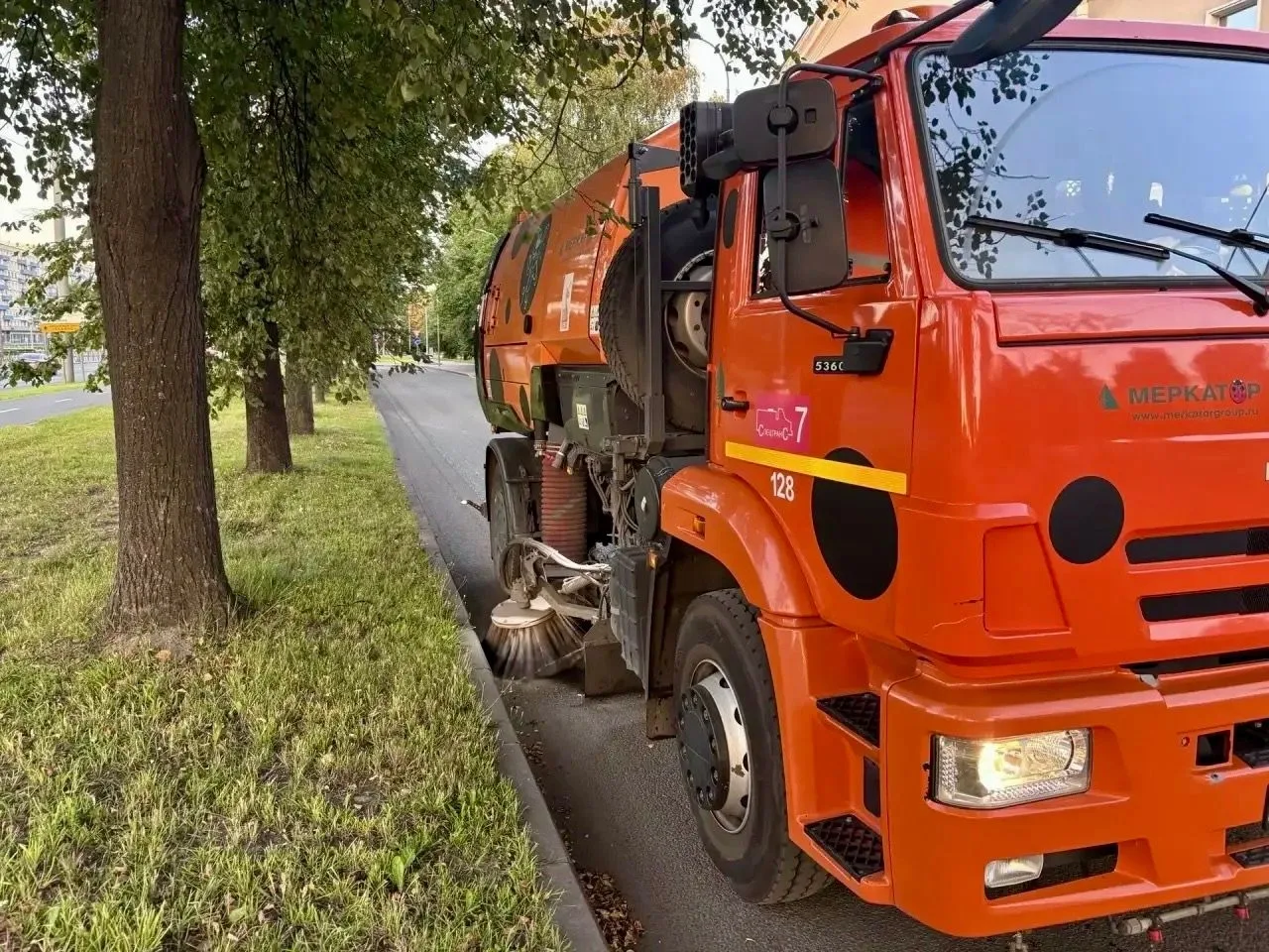 Вакуумные подметально‑уборочные машины, широко применяемые при содержании городских тер...