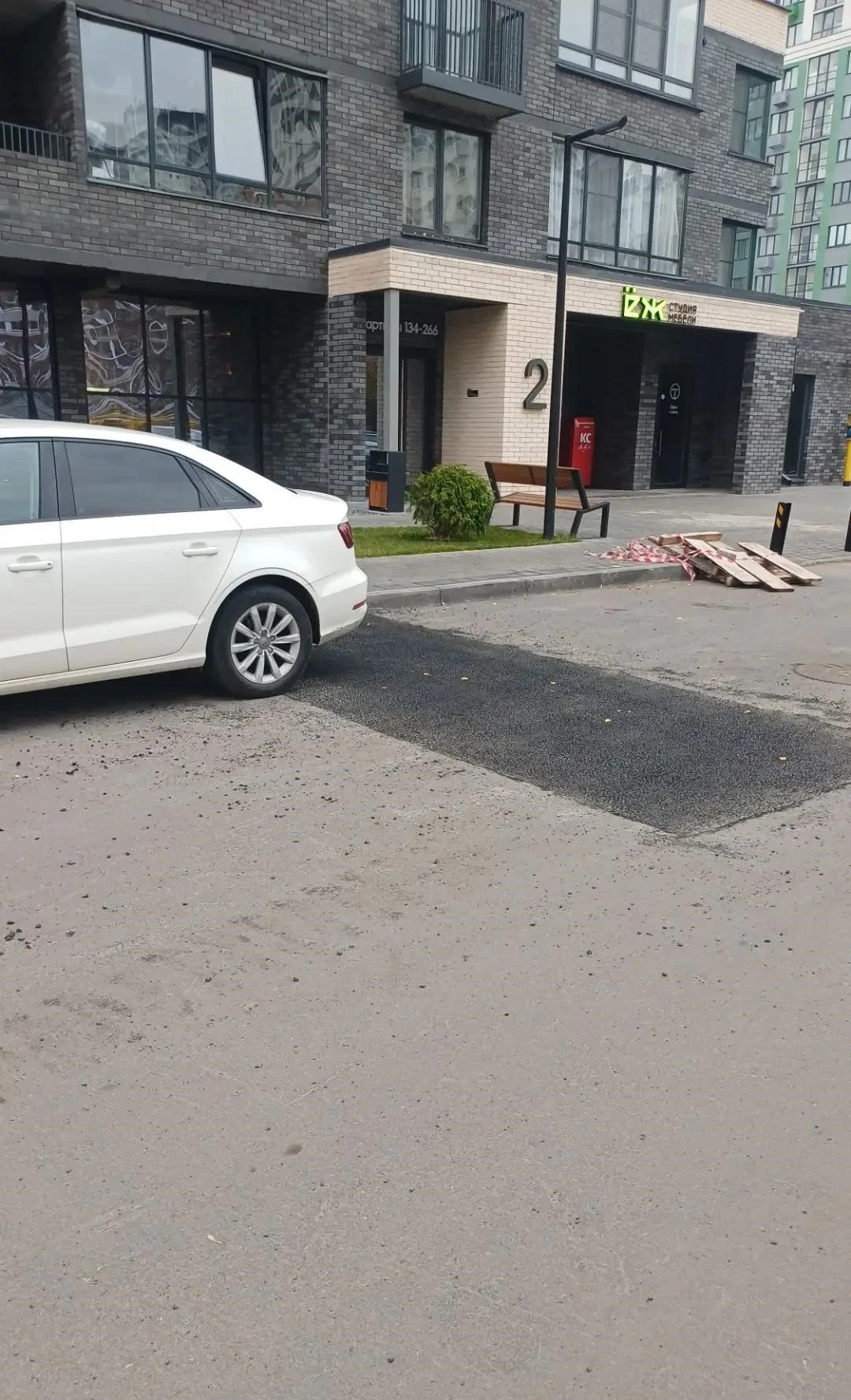 Завершены работы по восстановлению асфальта напротив второй секции. Покрытие уложено, у...
