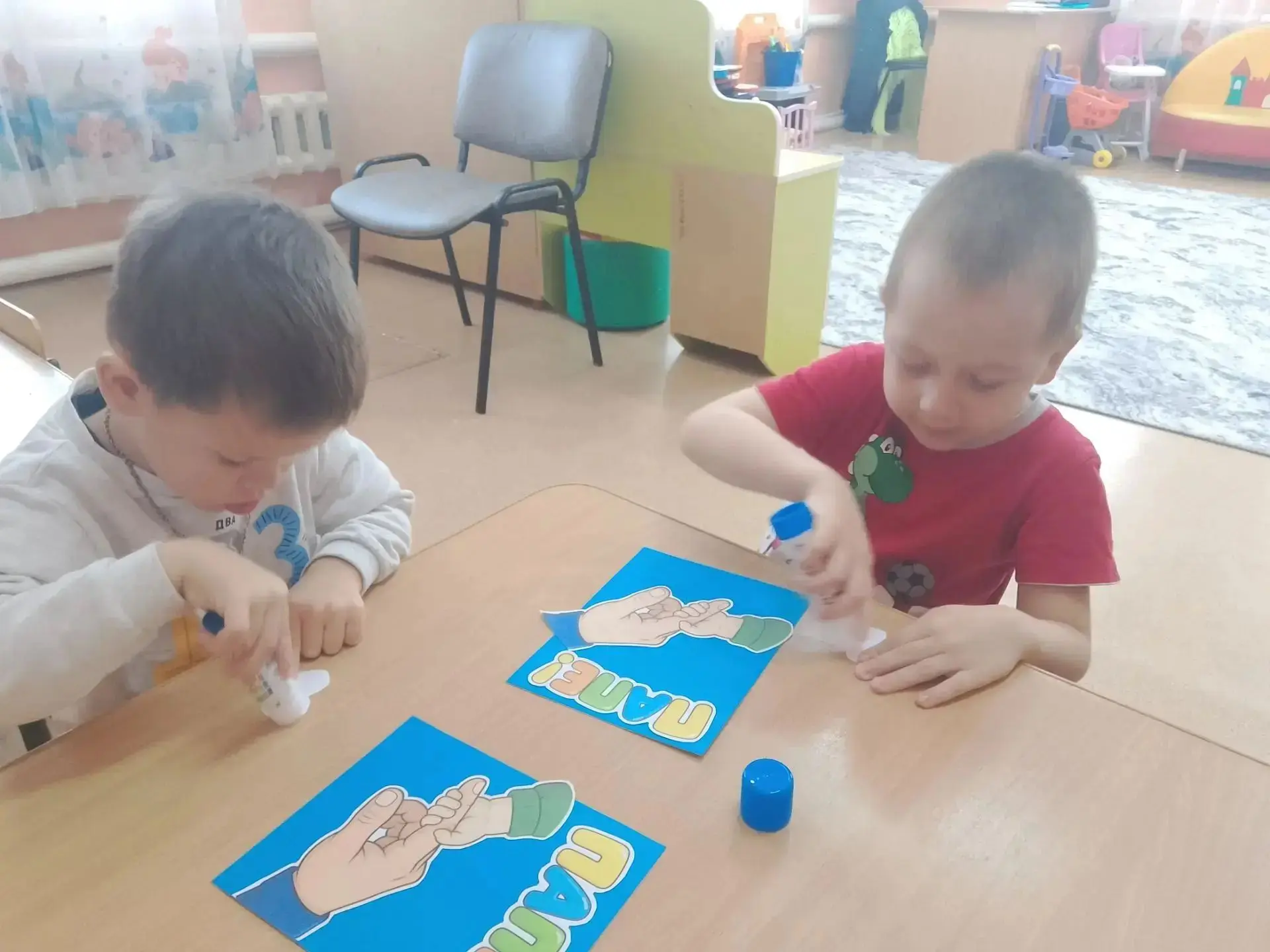 «Тепло детских сердец в каждой поделке: малыши готовят подарки ко Дню отца!»💖💖💖