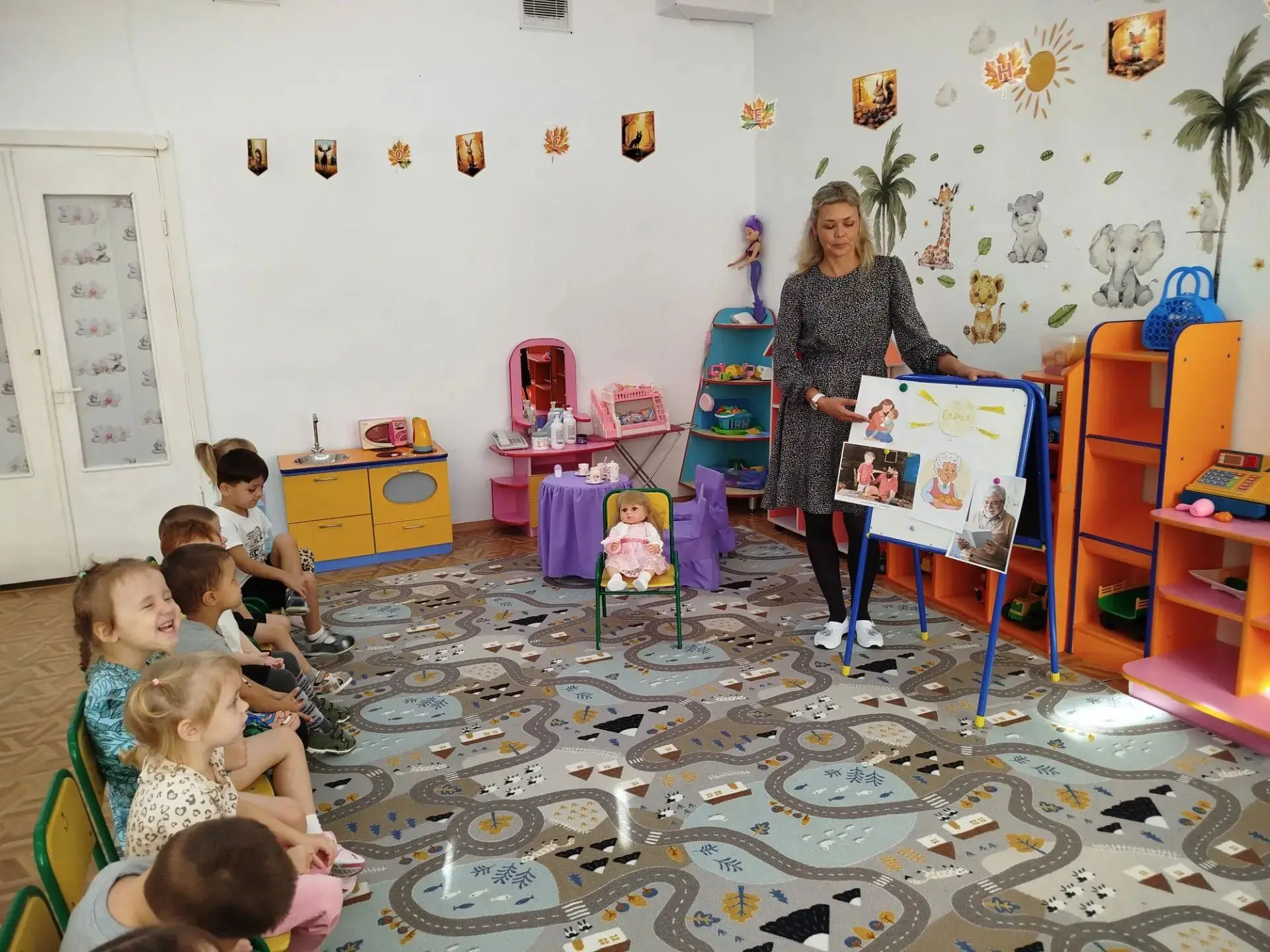 В гостях у сказки: учимся доброте во второй младшей  9-й группе.
